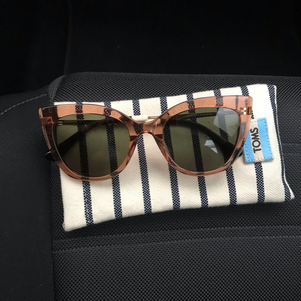 Toms Sophia